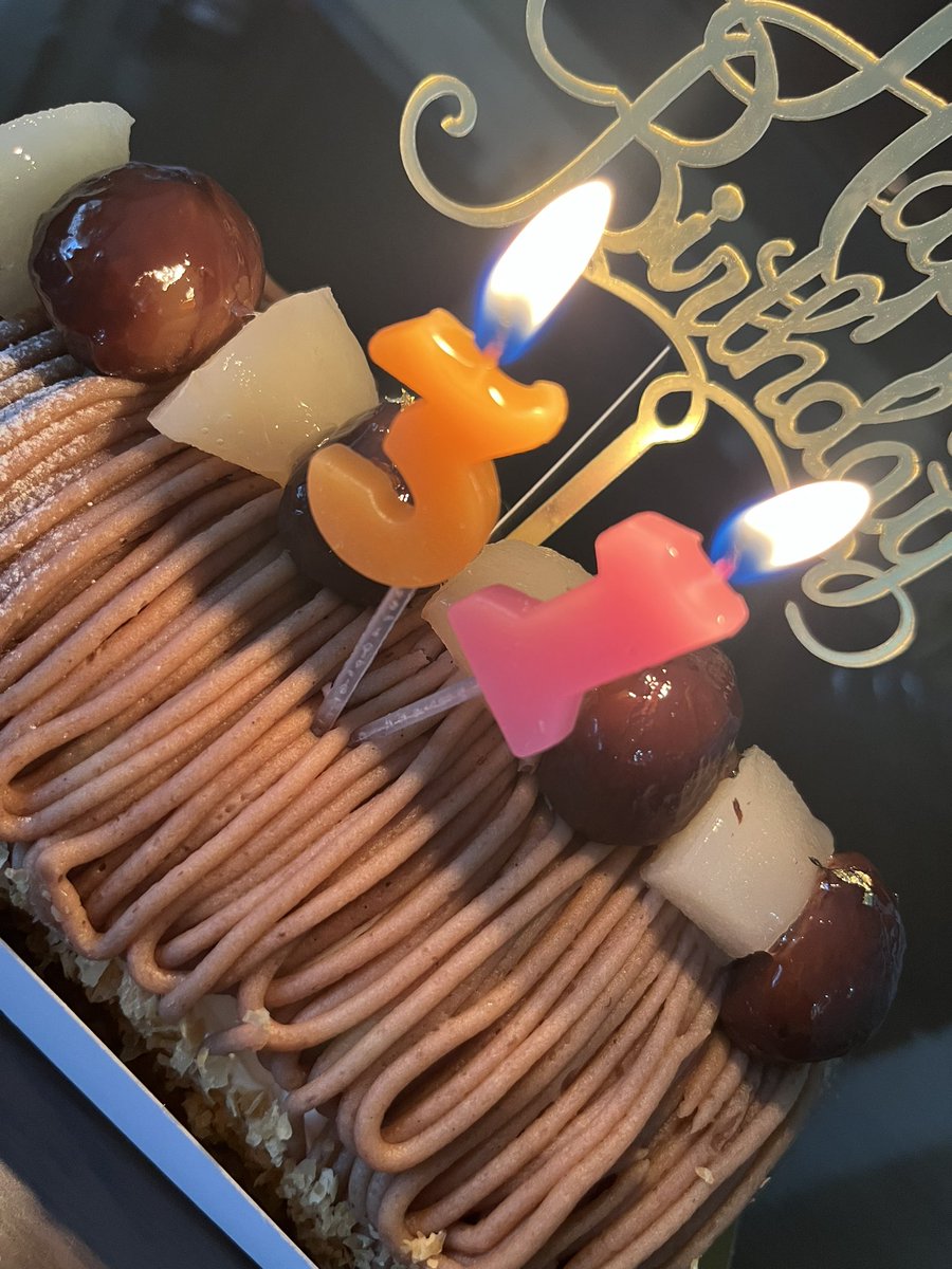 omuomugyosso's tweet photo. 31歳
わぁー！もう おじさんじゃん https://t.co/V4jcyMcCgB