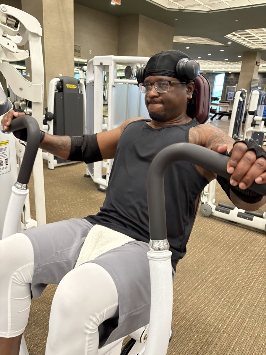 _TherealYL's tweet image. Happy Memorial Day people we workout on holidays too #GetThisWork #TheRealYL #Exit51 #fyp #fypage #trending #gym #GymLife #GymTok #yourturn #motivation #fit #Fitness #fitnessmotivation #fitnessjourney #routine #workout #growth #ThankGod