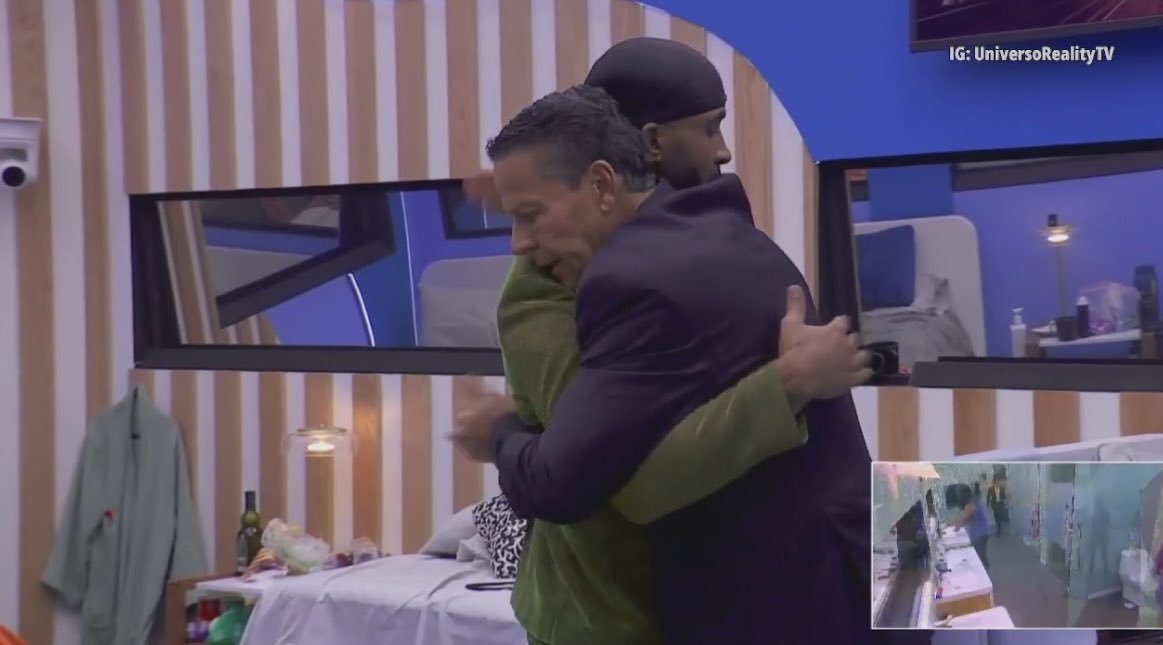 Marr_230's tweet photo. Caramelo y Adame Se abrazan y se despiden 😭😭😭😔😔😔 por favor voten por Adame Y Caramelo 🙏🏼🦂🍬 #LCDLFAllStars #FueraLucaProvocador #FueraLuca https://t.co/GYbMaTDLsd