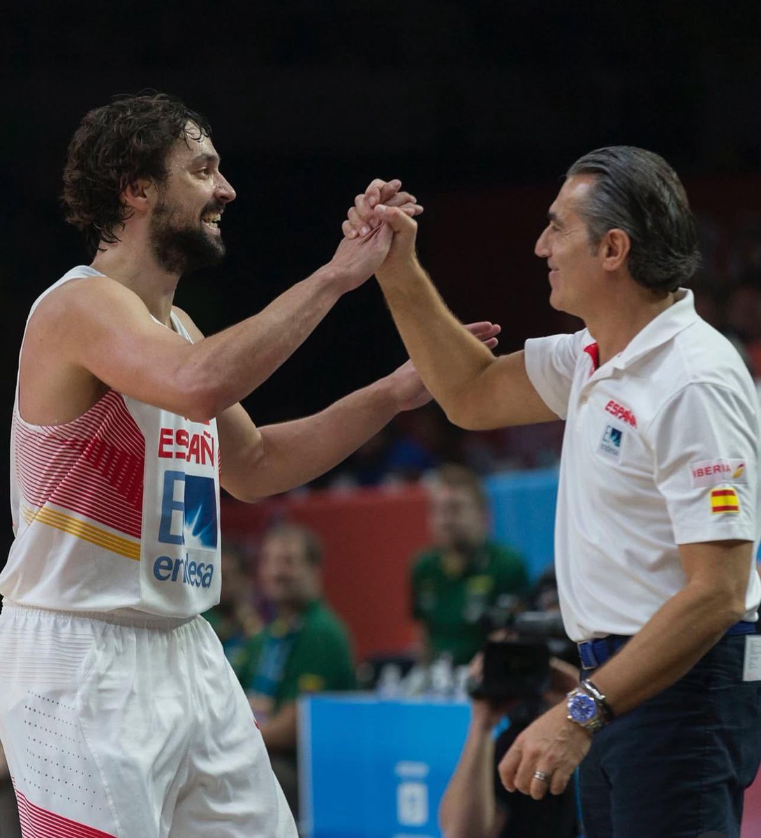 Los malos dicen que he retrasado el avión de Abu Dhabi por no emocionarme escuchándote…almenos he llegado a tiempo para darte las gracias por haber sido a la vez tan grande, y tan normal. Has hecho mi trabajo más fácil: te echaré mucho de menos. Gracias por tanto, Chechi