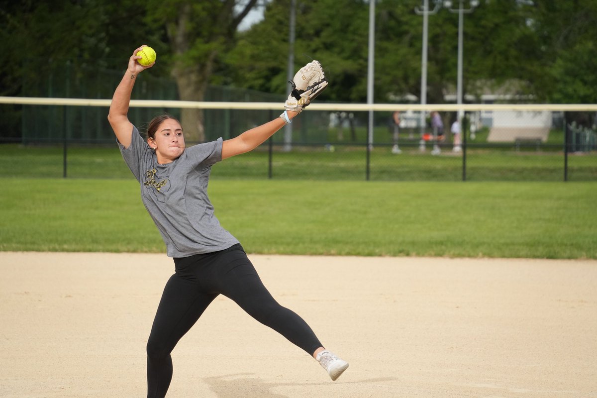 𝐅𝐢𝐧𝐢𝐬𝐡𝐢𝐧𝐠 𝐭𝐨𝐮𝐜𝐡𝐞𝐬.

#TooLiveU | #PupsUp