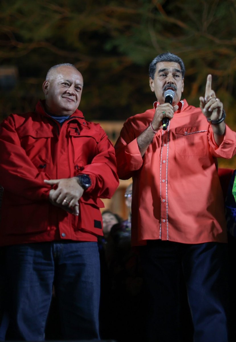 Maduro está peleando con Diosdado 🤣🤣🤣

Diosdado y Maduro:

Foto: <a href="/nawseas/">R 🇵🇸🔻</a>
