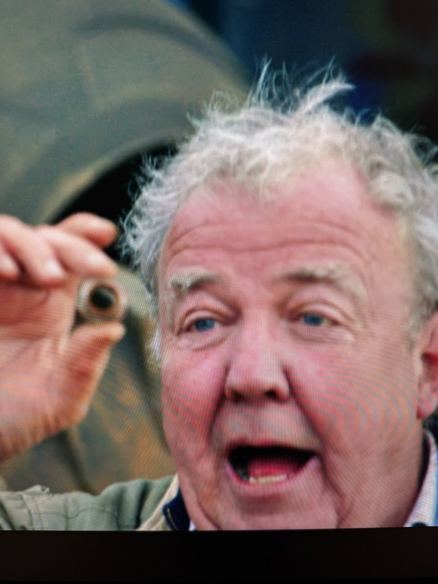 AshJamesPhoto1's tweet photo. @JeremyClarkson @ClarksonsFarm1 @amazon @TheLOTRMemes @WetaWorkshop @peterjackson @andyserkis 

I knew I had seen this look before 🤣🤣

#jeremyclarkson #clarksonsfarm #diddlysquatfarmshop #LordOfTheRings https://t.co/8rz1xZE74O