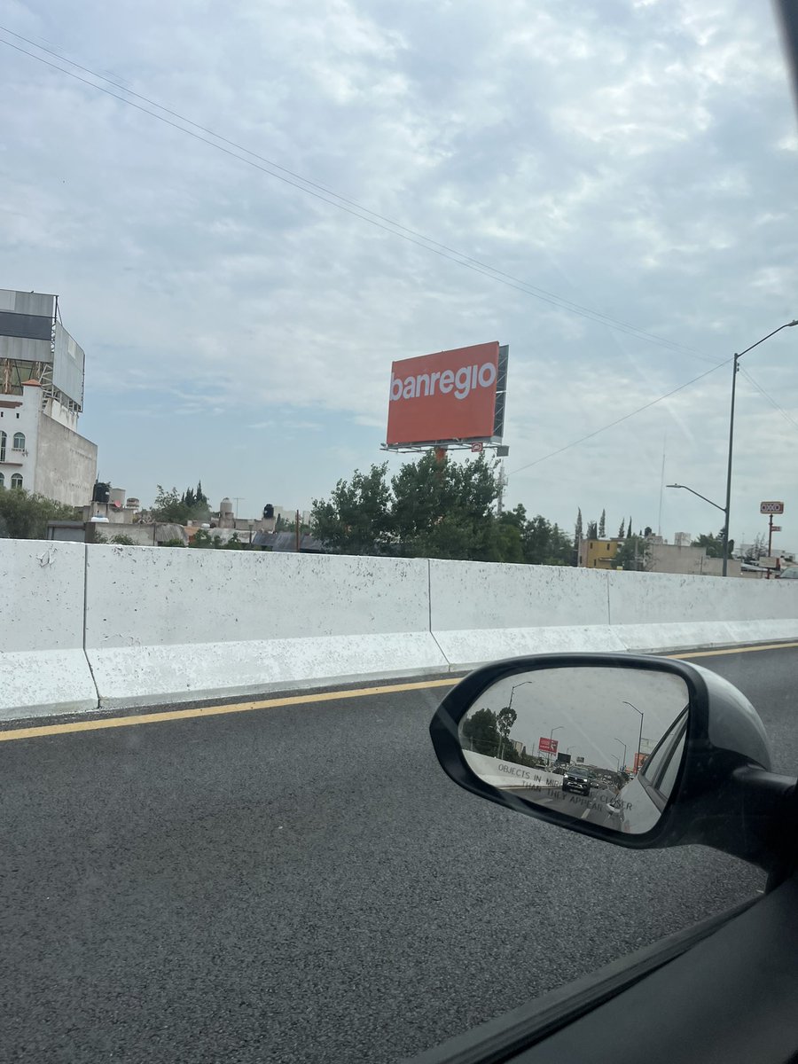 Me molesta que me guste tanto el espectacular de Banregio minimalista.