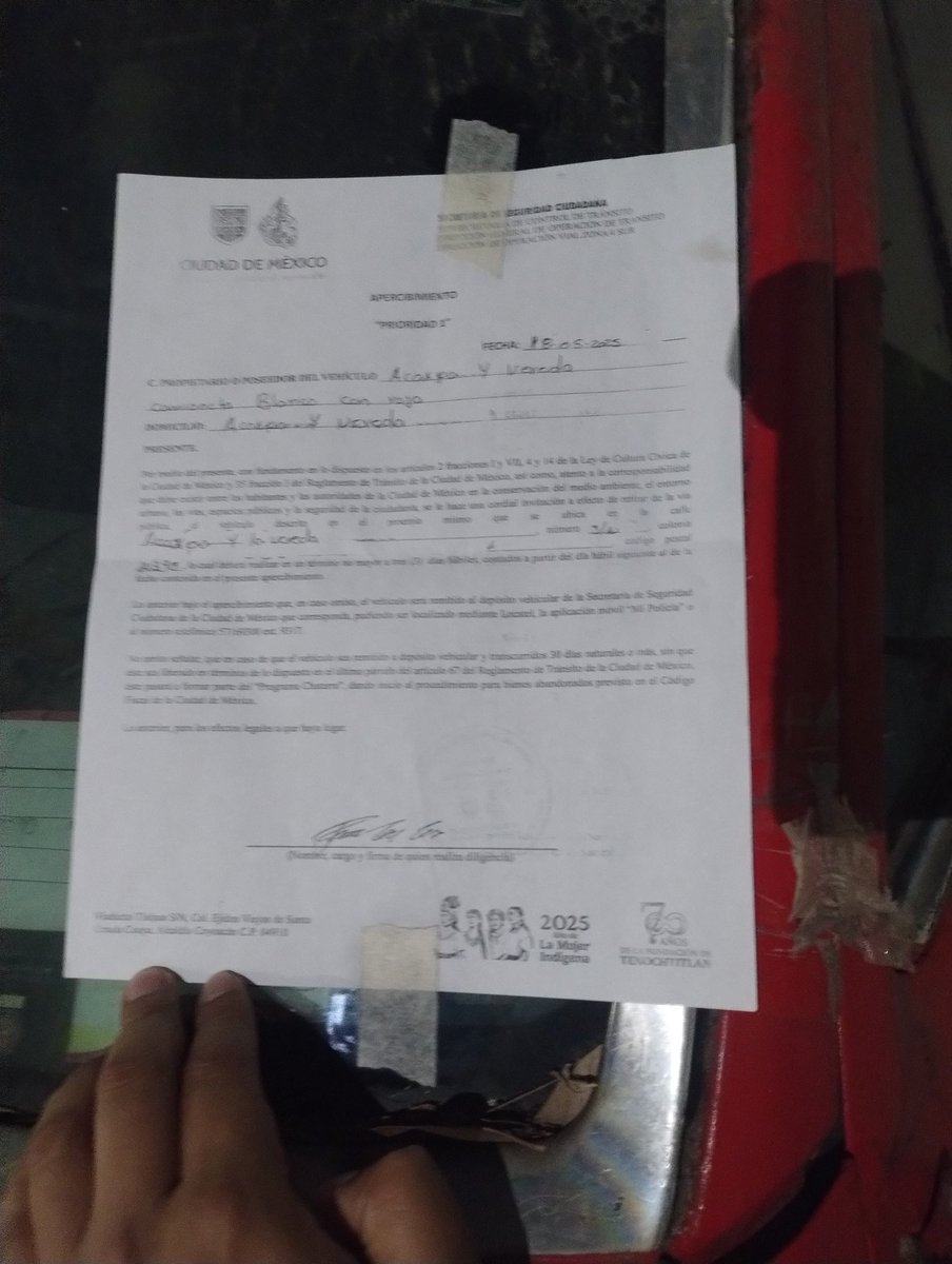 AxelGutierrez_'s tweet photo. Camioneta abandonada en #Vereda esq #Acoxpa #UHNarcisoMendoza #SM7 #VillaCoapa Personal de Tránsito dejó apercibimiento el 18-may-25, sin embargo, no han retirado la unidad y tampoco ya tiene pegado el documento. Quién da seguimiento? Gracias @LaSEMOVI @SSC_CDMX ccp @TlalpanAl https://t.co/1dJP5knqqy
