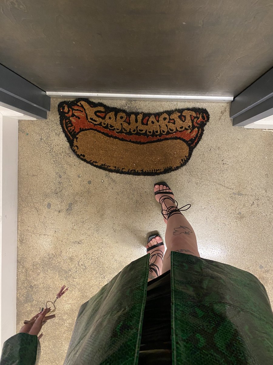 debtisdevotion's tweet photo. Tales (&amp; toes) from the weekend https://t.co/1Ll1nkkErn