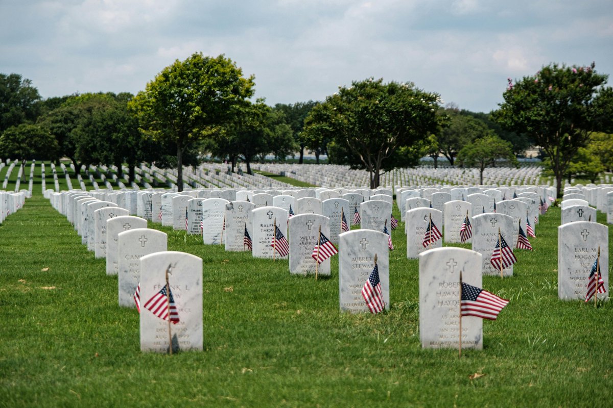 KyleWarrenShow's tweet photo. On this #MemorialDay 2025 we remember those who gave their last full measure for our country. We get to live in freedom because of their sacrifice. We honor them and remember them on this sacred day.

#MemorialDay2025  #SomeGaveAll https://t.co/060oqb0RGH