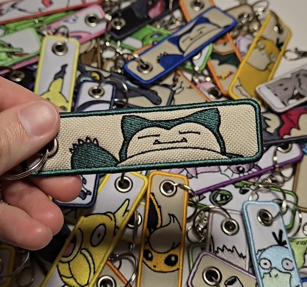NostalgiaNm's tweet photo. Who likes the big sleepy guy? ✋️#keychain #anime #pokemon #shinypokemon #pokemoncards #accessories #crafts #snorlax https://t.co/qcMEXNCcYh