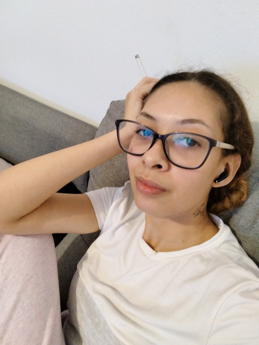 13GZS13's tweet photo. Minha filha com roupa da carter's e meu óculos sem perna 🥰 https://t.co/5jQHe1EG4i