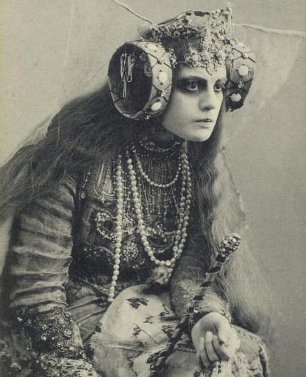 WikiVictorian tweet media
