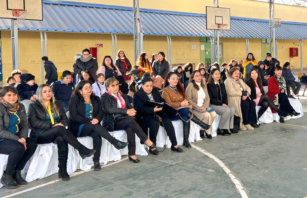Senadis_Atacama's tweet photo. Directora junto a la Agrupación Cultural y Recreativa Cantantes Líricos de Atacama participan de los avances del proyecto Inclusivo #Fonapi.
Iniciativa que evidencia los avances artisticos de los estudiantes de la Escuela Especial María Luz Lanza Pizarro #Copiapó. https://t.co/kdfU7hLjYQ