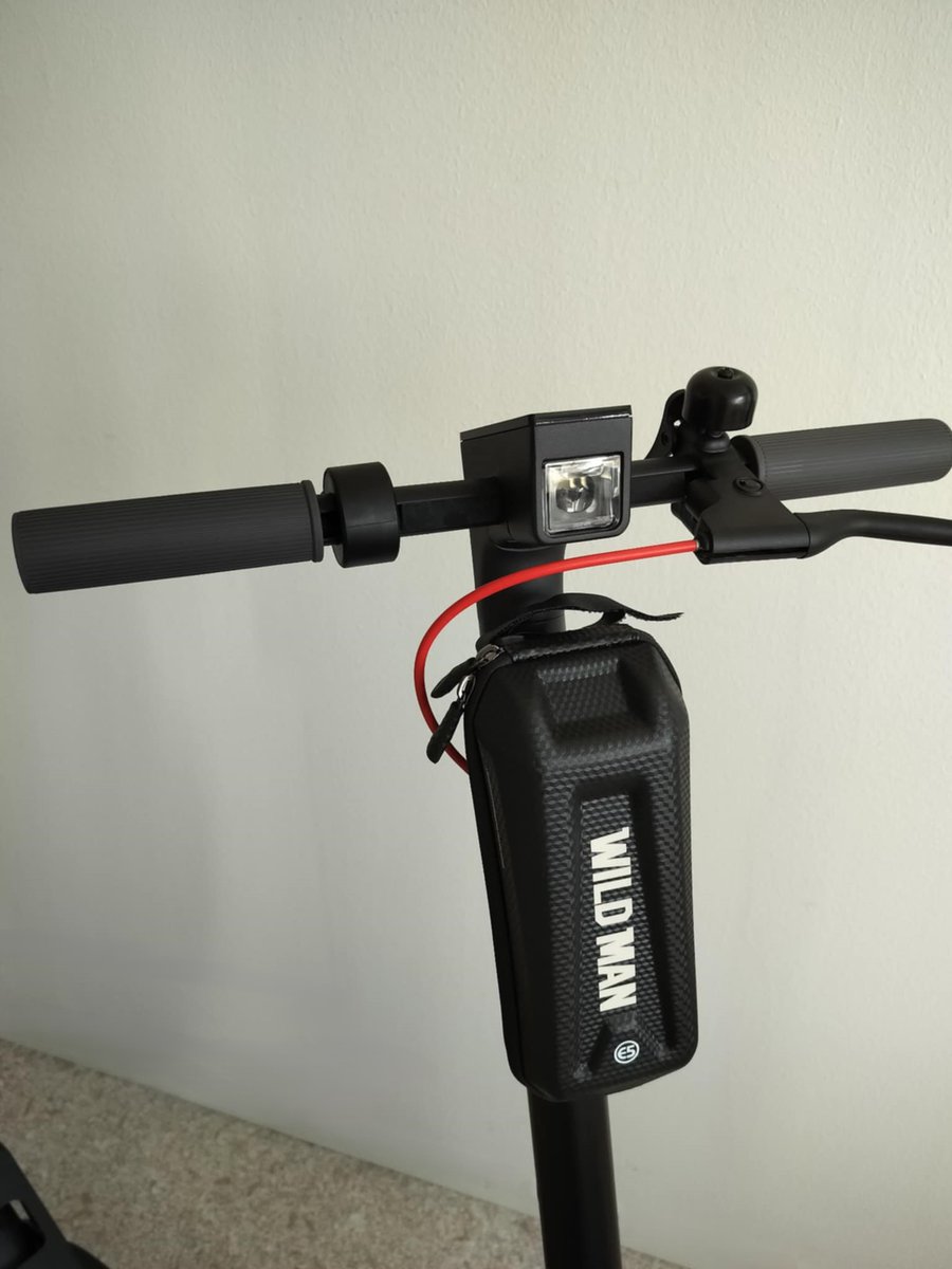 cykelpimon's tweet photo. Wildman is a handlebar bag that works on scooters and bicycles and this one is 1l and there are also 4 different other sizes (1, 2, 3 and 8 liters) and the material is PU + EVA and attached with velcro up to 20-45 mm on the bar and can be purchased here https://t.co/VdKz3TgJsA https://t.co/iXwb9XCqn7