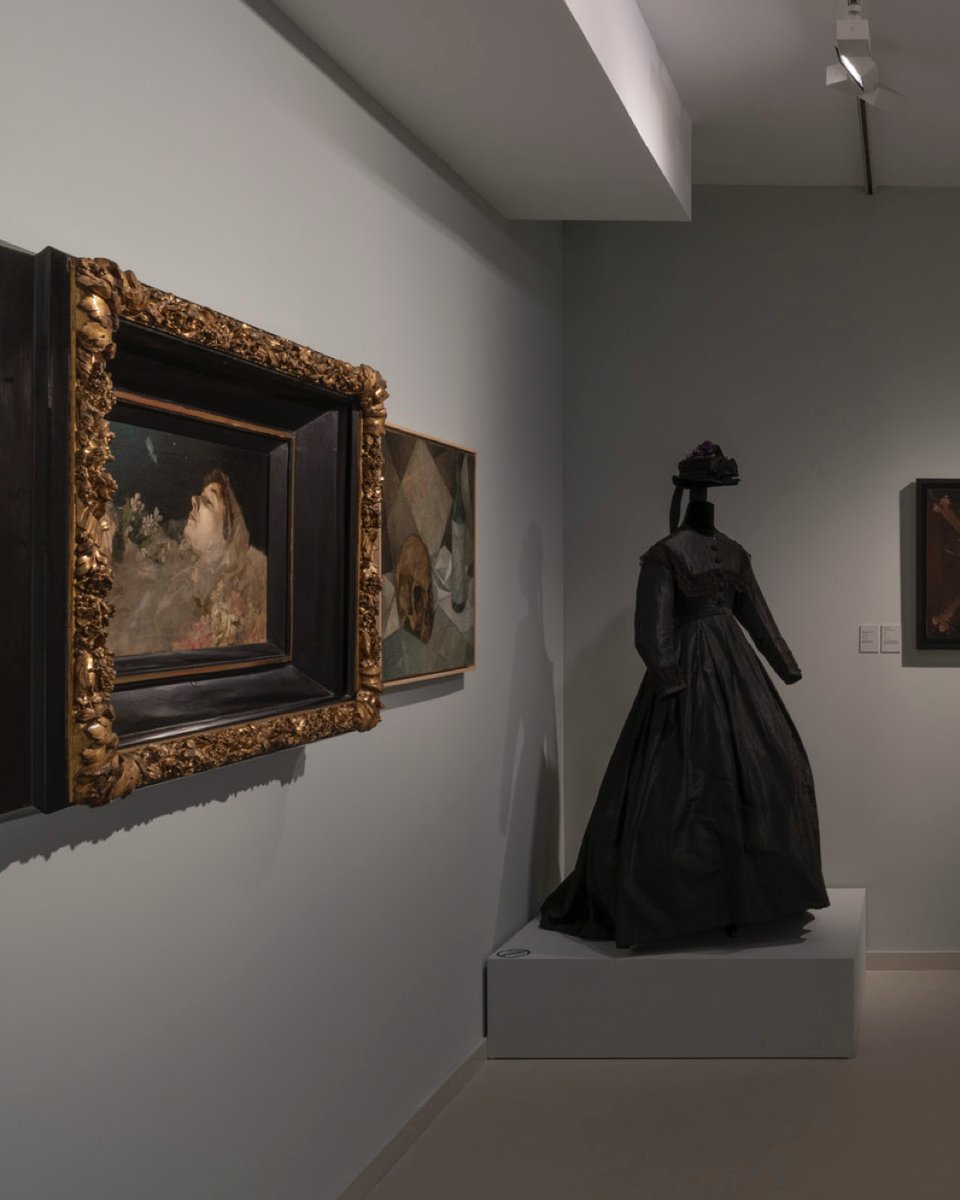 Un museu que et mira als ulls 👁️
El <a href="/museuemporda/">Museu de l'Empordà</a> reobre amb sales que parlen de PERSONES i LLOCS, identitat i paisatge.
 🎧Escolta al seu director <a href="/Eduardbech/">Eduard Bech Vila</a> al Tren de la Història de @sercatalunya
open.spotify.com/episode/0DHsws…