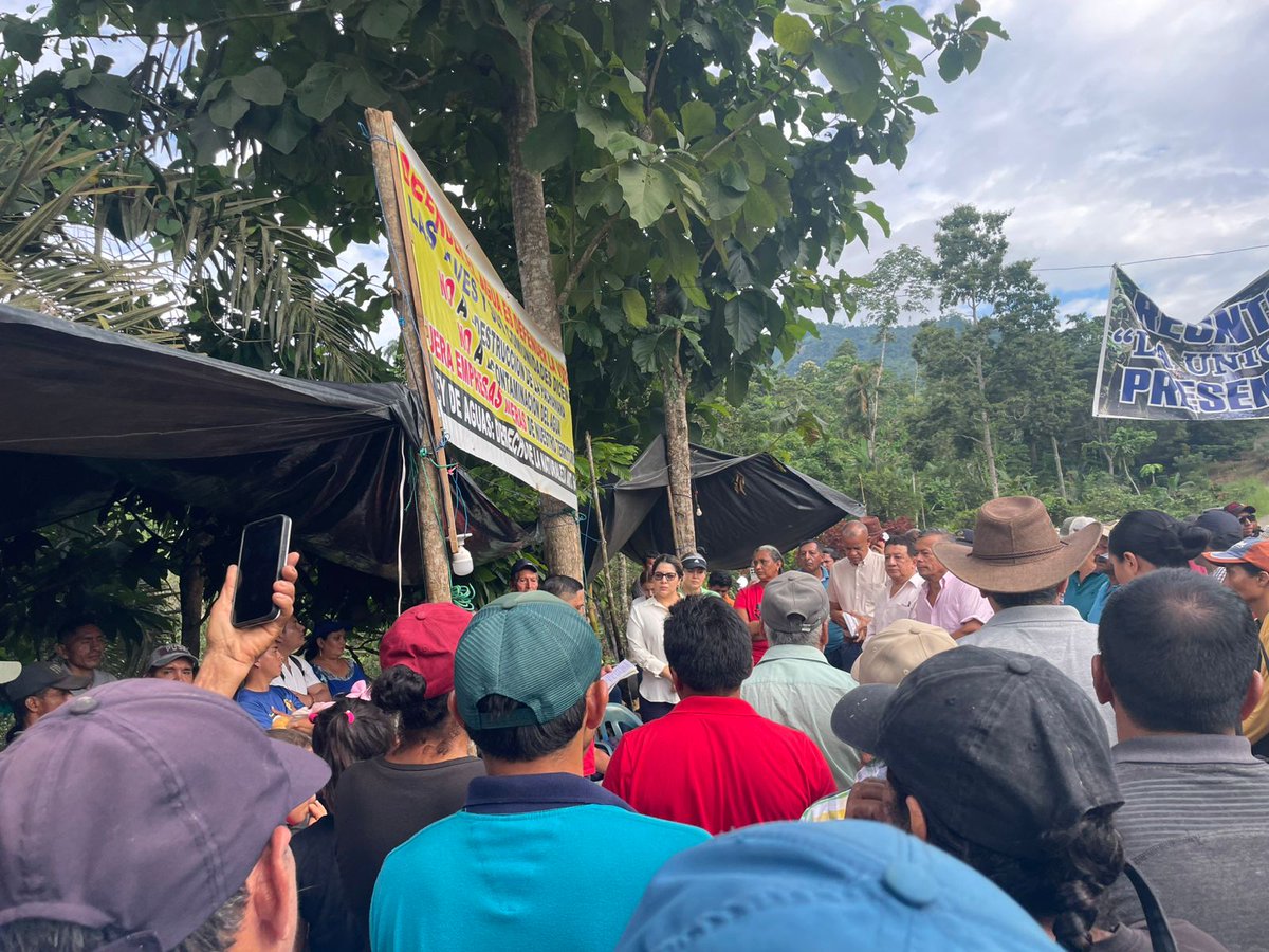 El objetivo de la asamblea es tomar resoluciones ante los impactos generados por el tránsito diario de maquinaria pesada de la empresa minera, que ha generado daños en la vía, a las viviendas, grave riesgo para los peatones y afectación a la salud psicológica de las familias.