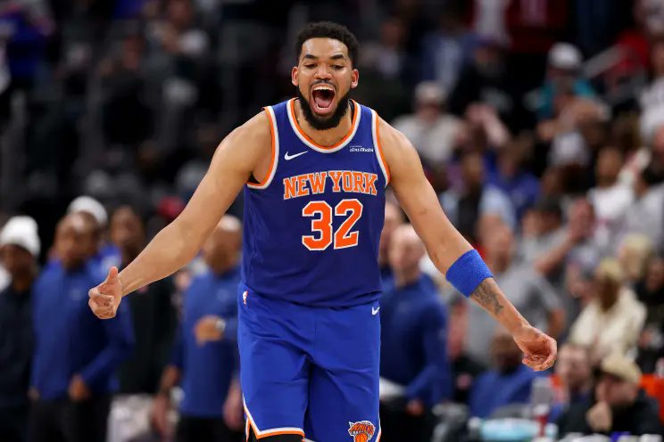 No todos juegan por un anillo. Algunos juegan por algo más

Karl-Anthony Towns no solo representa a los Knicks

Representa a su madre

A una familia golpeada por la tragedia

A un corazón que nunca se rindió

Hoy, su historia importa más que nunca

El alma detrás del jugador🧵👇
