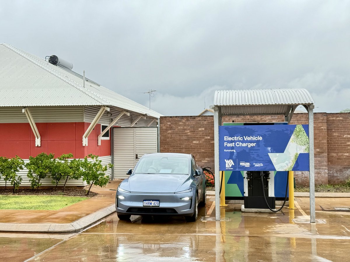harald_murphy's tweet photo. #AUSYtour #AUSYHotLap
@Tesla @TeslaAUNZ #NewModelY
Day 3
Arrived #Kununurra #WesternAustralia after traveling 197km from #Warmun. Efficiency 193Wh/km. Charging at the @HorizonPower_WA #WAEVNetwork 150kW @KempowerOyj #FastDC charger. https://t.co/TdCiCWxfRf