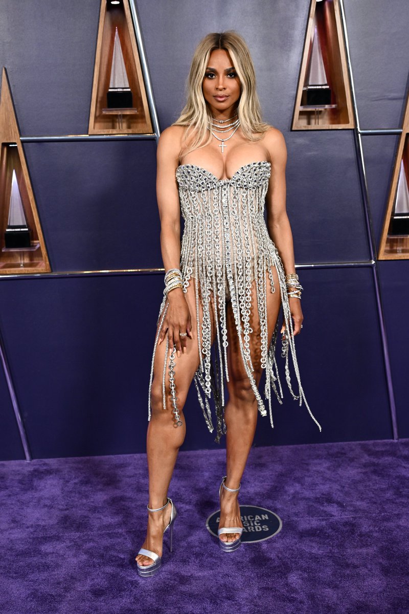 MTV's tweet photo. .@ciara is THAT GIRL!! #AMAs https://t.co/nkkQw5Ou0N