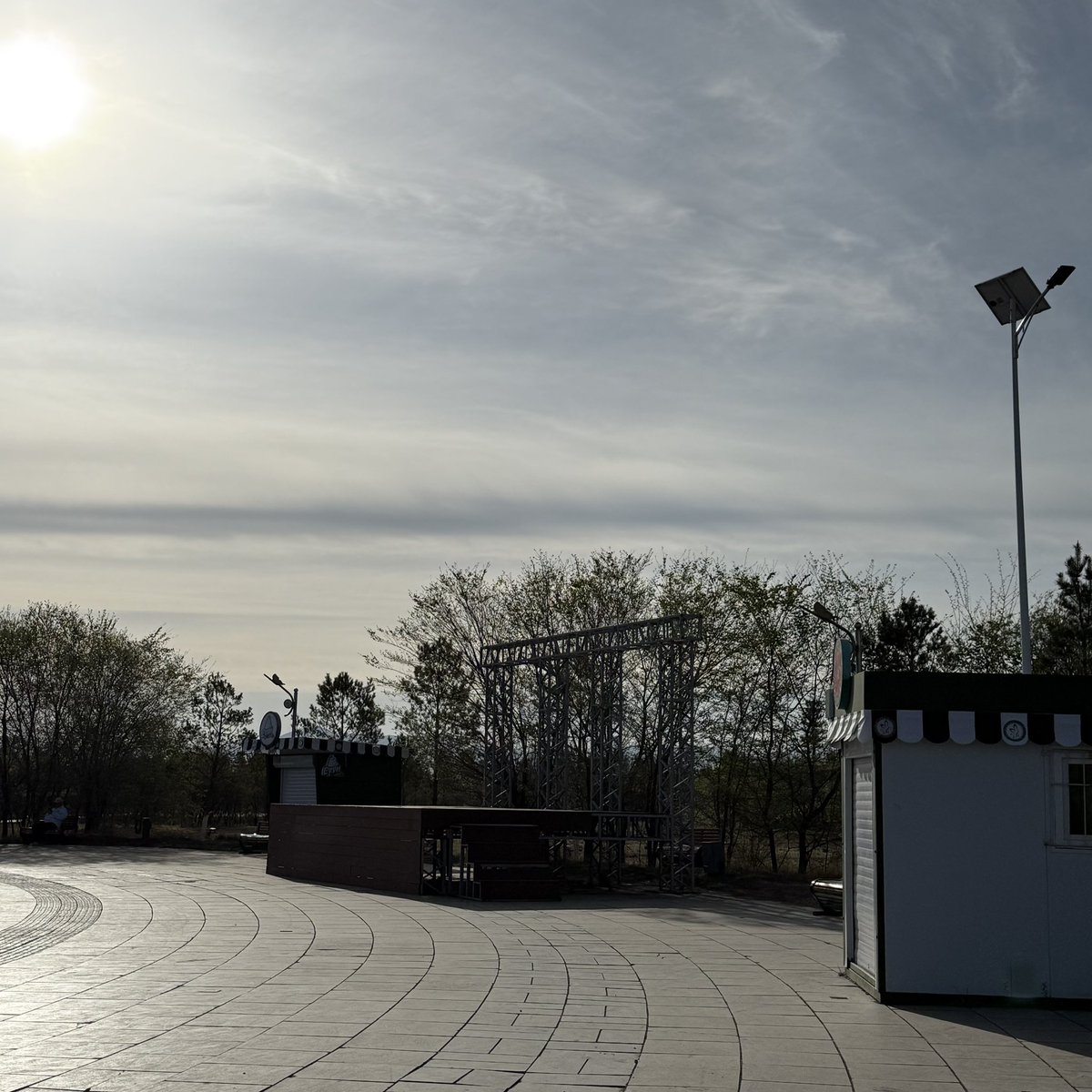 ҮЦХүрээлээгийн хашаан дотор элдэв шоу арга хэмжээ, худалдаа хийхийг бүрмөсөн хориглож өгөөч. Энд ногоон орчин, амар тайван байдал чухал бн <a href="/KhNyambaatar/">Х.Нямбаатар</a>