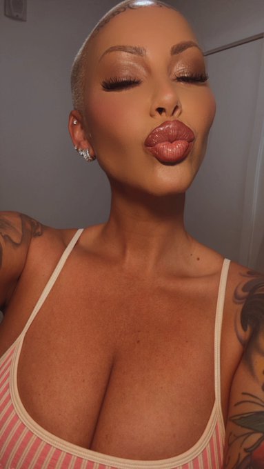 Watch Amber Rose's leaked NSFW photo on TwXstars