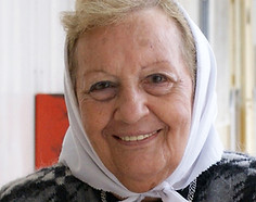 Otra Madre que se nos va.
La querida Carmen Loréfice,  Madre de Plaza de Mayo Línea Fundadora.
Esta triste noticia se mascla con una sonrisa cuando recuerdo lo cariñosa que eras.
Hasta la victoria siempre querida Carmen!