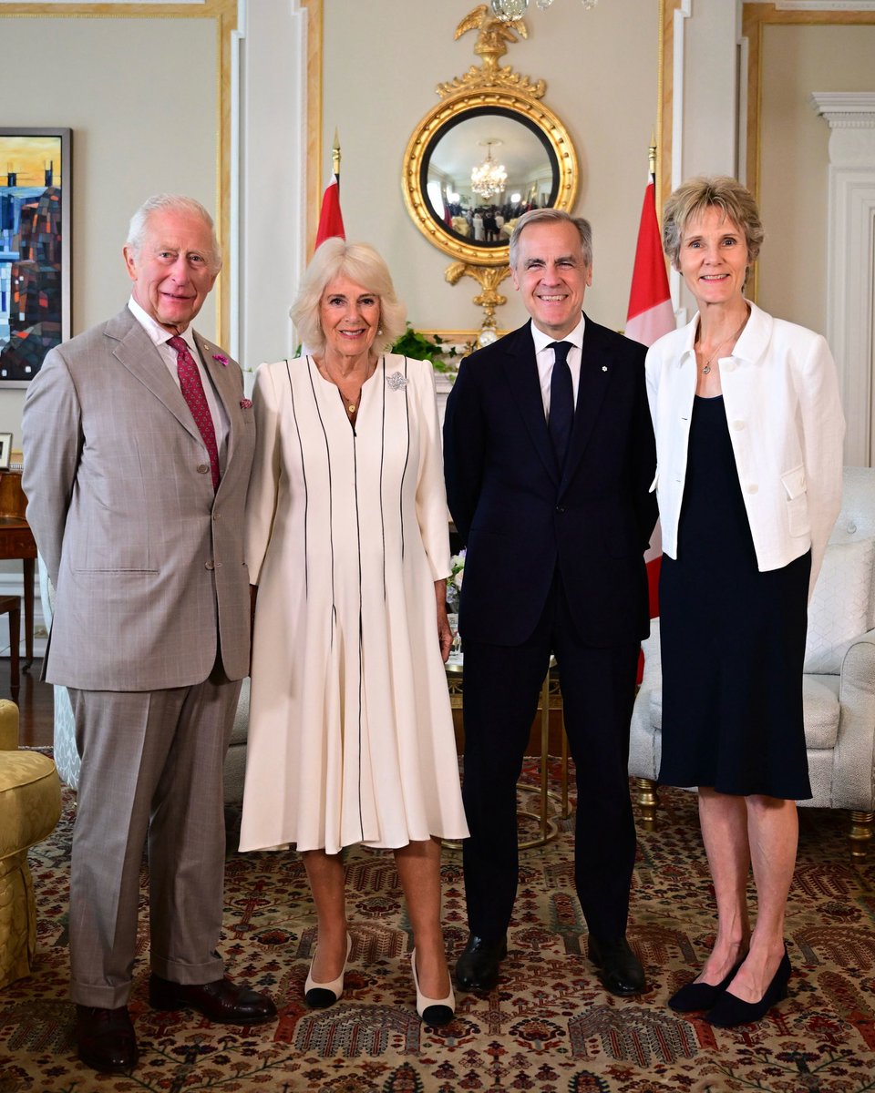 🇨🇦 At Rideau Hall, The King and Queen met the Prime Minister of Canada Mark Carney and his wife Diana Fox Carney.

🇨🇦 À Rideau Hall, le Roi et la Reine ont rencontré le premier ministre du Canada, Mark Carney, et son épouse, Diana Fox Carney.