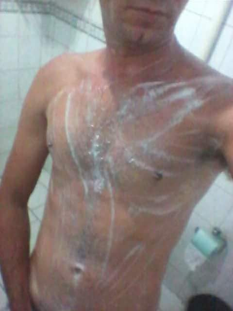Robson39653135's tweet photo. Quem vem se delíciar comigo nesse banho 🚿 gostoso 😋 https://t.co/Z2zbbsdTDN