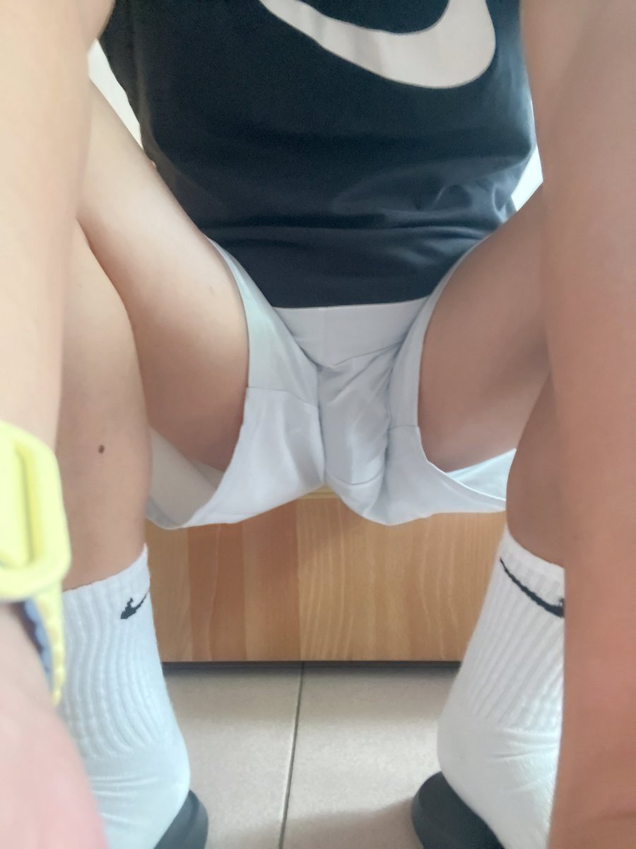 幫我口交射你嘴裏？
還是想射你的穴裏？