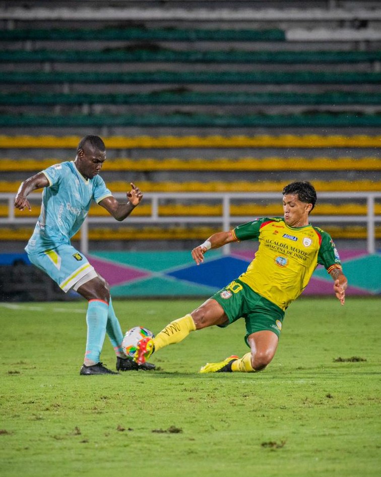 HEROICO TRIUNFO

De 6 finales, Real ganó la primera demostrando carácter y jerarquía, siendo práctico y eficaz. Montero contundente, Mosquera providencial. Se define todo con Jaguares

<a href="/RealCartagenaTV/">Real Cartagena TV</a> <a href="/RinconHeroico/">Rincon Heroico CDRC</a> <a href="/golauriverde/">Golau.</a> <a href="/carlosdeportes/">Carlos Hurtado Morón</a> <a href="/juankimartinezc/">Juan Carlos Martinez</a> <a href="/cartachodemivid/">los aldeanos REAL 70</a>