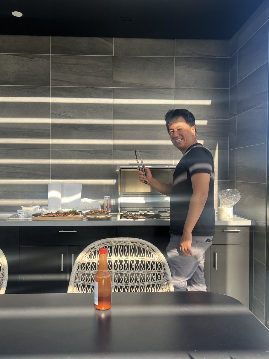 joebell_'s tweet image. life pro tip: work for someone who makes you tacos