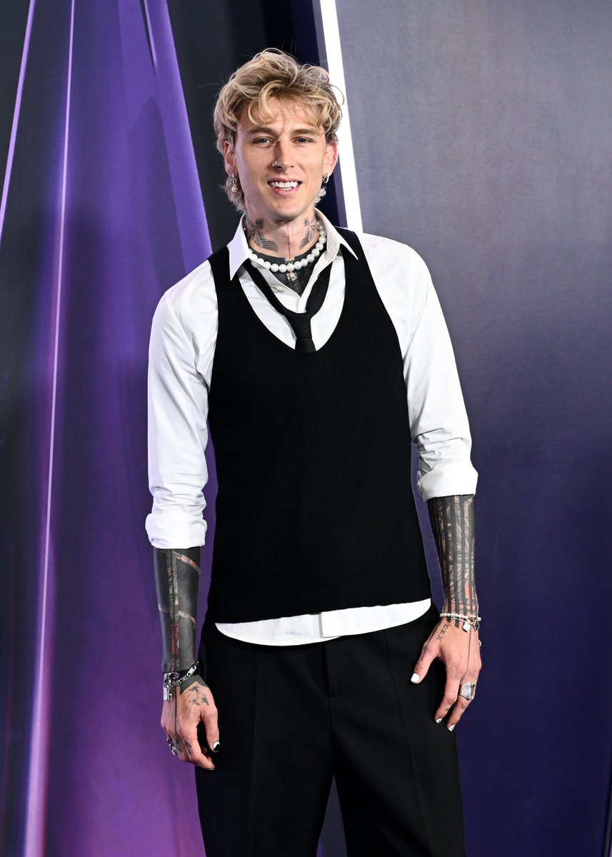 AMAs's tweet photo. mgk in 4K is so not "cliché" 🖤 

#AMAs @machinegunkelly https://t.co/Pu9nqUPvfH