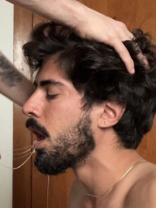 hj estou tão triste q nem um homem pelado me animaria..... então peço q por gentileza venham dois homens pelados em minha casa