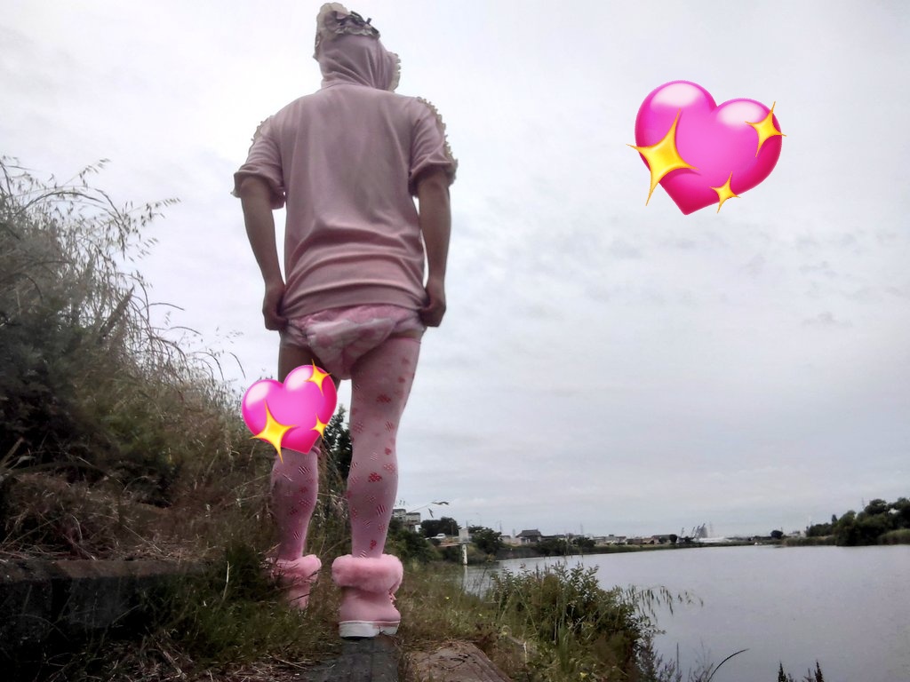 こんにちは
ポコちゃんの愛方です

今、ポコちゃんとふたりで河沿いをお散歩中