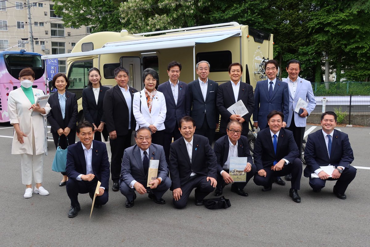 衆議院地こデジ特委、長野県伊那市視察（その2）

視察先1は産学官連携拠点施設“Inadani sees“
「森林」が日本を変える新しい価値を謳う白鳥孝市長の目標は、
①50年の森林ビジョン
②伊那から減らそうCO 2
③水・食料・エネルギーの自活化