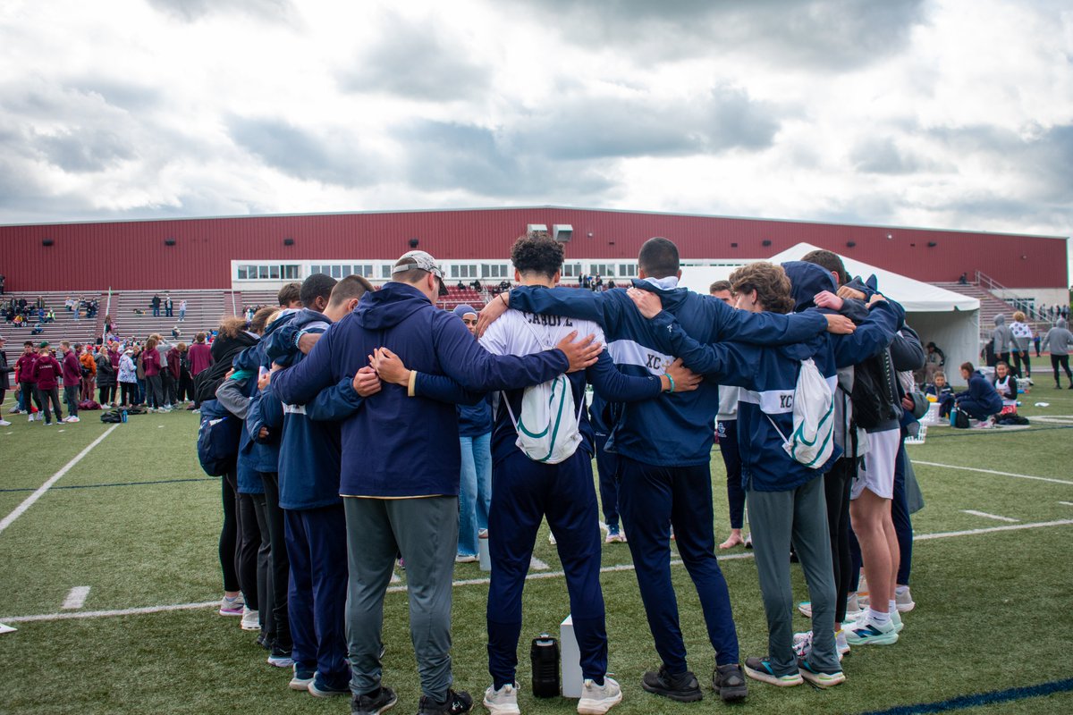 To Alumni, Family, Friends, and Supporters,

Thank you for another great season of cross country/track &amp; field! We appreciate all of your support throughout the year. ⚡⚡

Onward On and Go Blue Streaks!!

#StreakUp | #WhyJCU