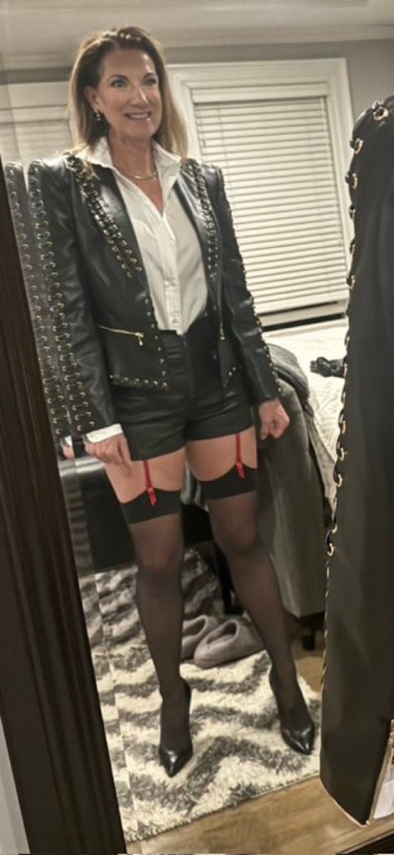 LadiesSatin's tweet photo. Another sexy photo of @PJHSSCS how horny is this hot lady 🔥🔥🔥🔥 https://t.co/1qw0o6BhPx