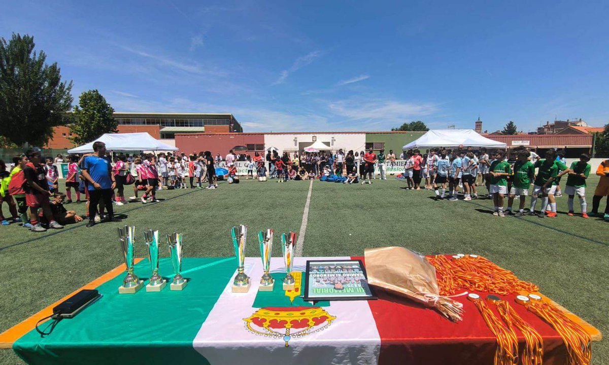 aytocabanillas's tweet photo. CABANILLAS CELEBRÓ SU GRAN CITA DEL FÚTBOL BASE CON EL 12º MEMORIAL RAMIRO ALMENDROS

El @Sp_Cabanillas cerró la temporada el pasado fin de semana con la organización del XII Memorial Ramiro Almendros, en el que participaron más de 600 niños y niñas 

https://t.co/U9UIVCButJ https://t.co/2f0L8j0vr8
