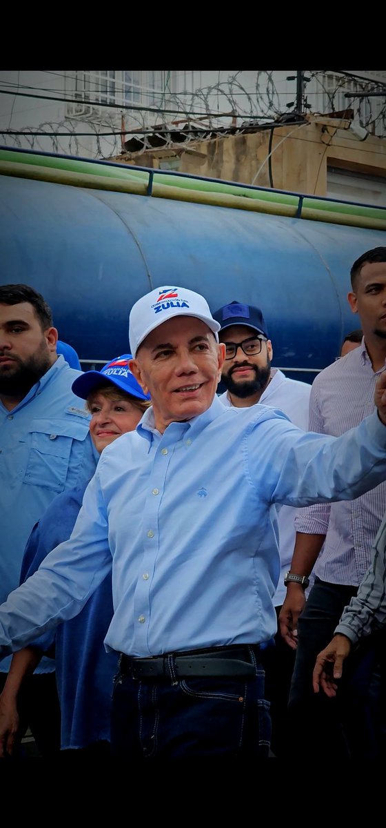 Para mí ha sido un honor acompañar a un hombre que ha sabido enfrentar todos los desafíos para levantar al Estado Zulia. 

Gracias, Gobernador Manuel Rosales Guerrero, por su liderazgo y compromiso incansable en pro del bienestar de nuestro estado.