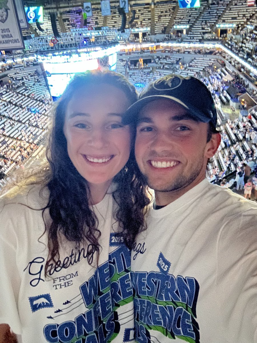 nicole_tanski's tweet image. #westernconferencefinals #packpix #wolvesin6 #wolvesback #awoooo ⁦@lukelandin18⁩