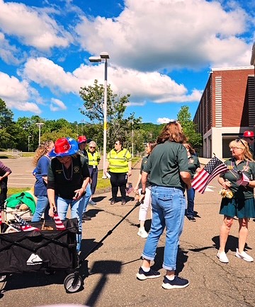 Under beautiful sunny skies, 28 of our Hamden CERT Members came out to honor our Military Veterans 🇺🇸 &amp; their Families who made the ultimate sacrifice. We assisted the Hamden Veteran’s Commission with logistical support for the Annual Hamden Memorial Day Parade. ❤️🤍💙