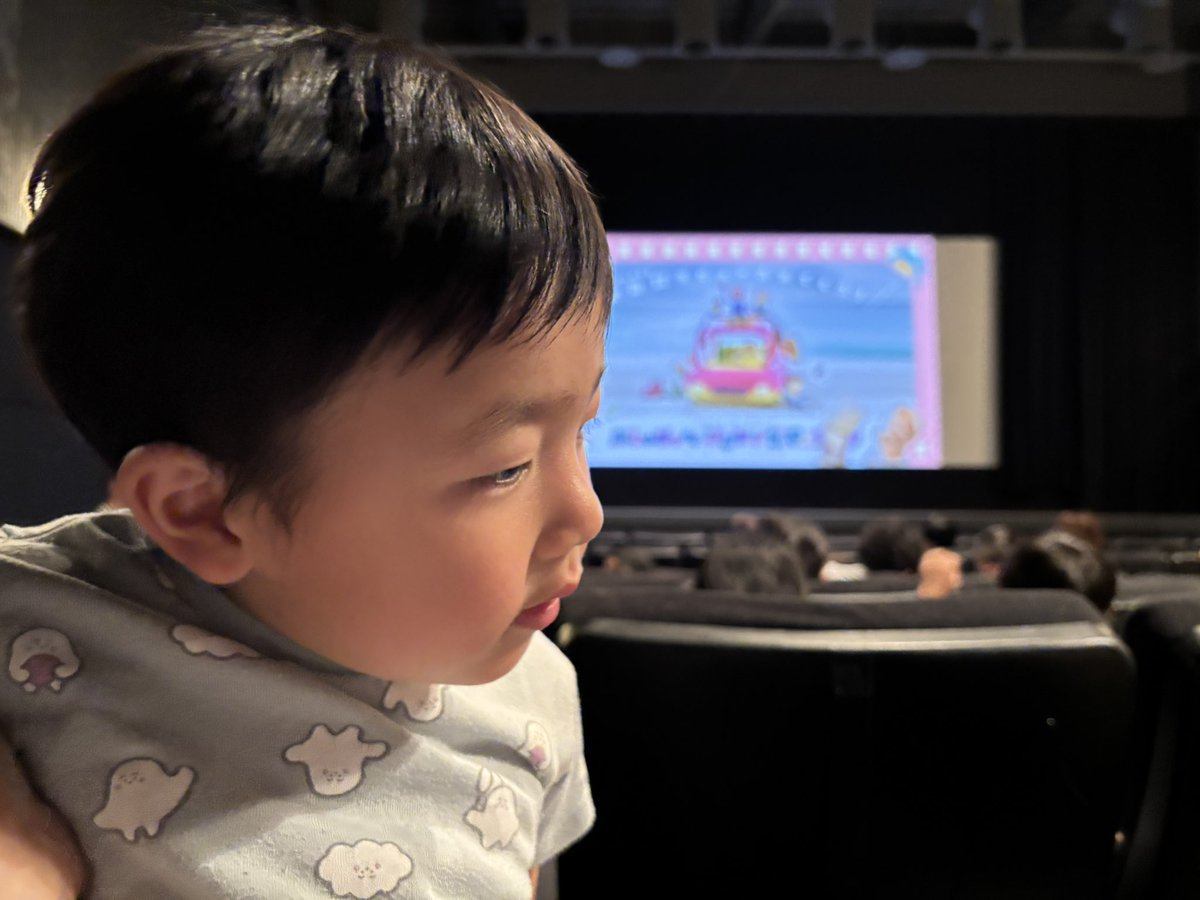 mayushiii1's tweet photo. @synapusyu_movie 1歳11ヶ月の子供と見に行きました🎬他の子達や自分の子も泣こうが騒ごうがなーんにも気にしない空間で本当に幸せな時間でした♡母である私がグッズに大興奮して沢山買ってしまいました😆✨映画の長さも本当にちょうどよく、皆手を振ったり声を出していて可愛かったなぁ🥰

#映画シナぷしゅみたよ https://t.co/wdVCxyJkZO