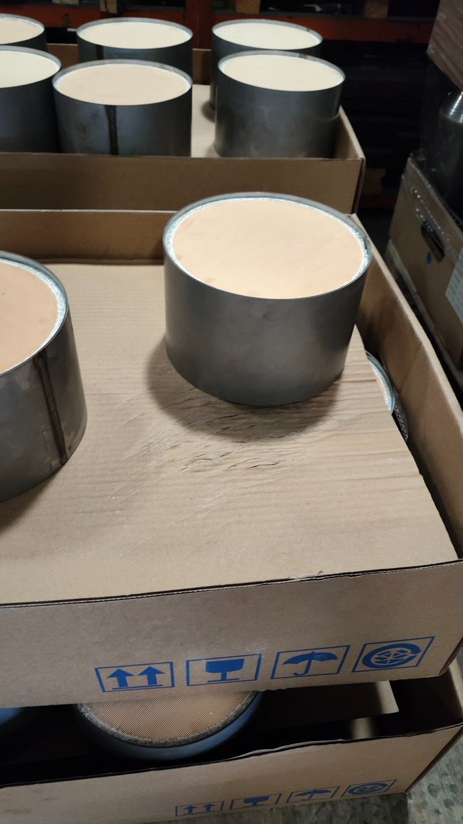 Universal catalytic converters