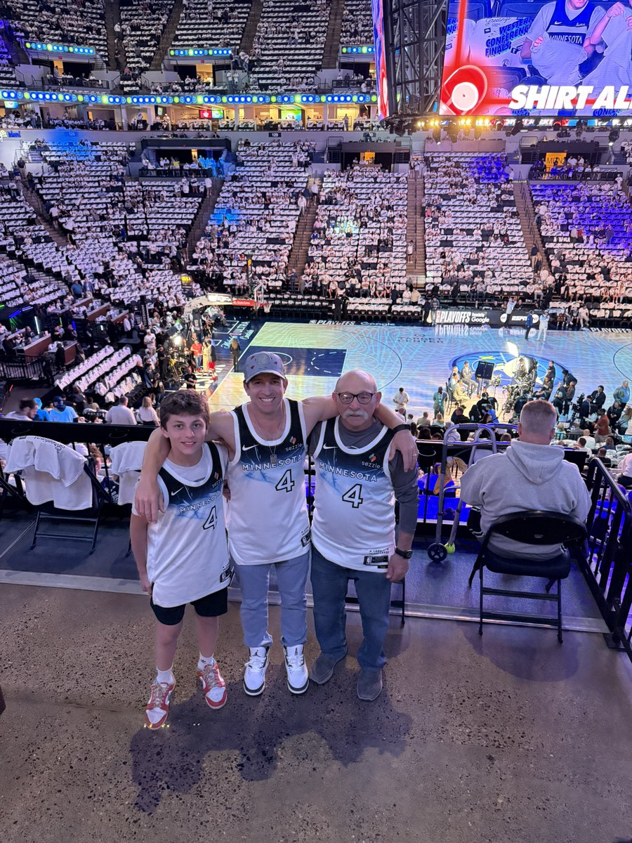 Lior0011's tweet photo. #packpix
#WolvesBack https://t.co/RjF0BQVXpk
