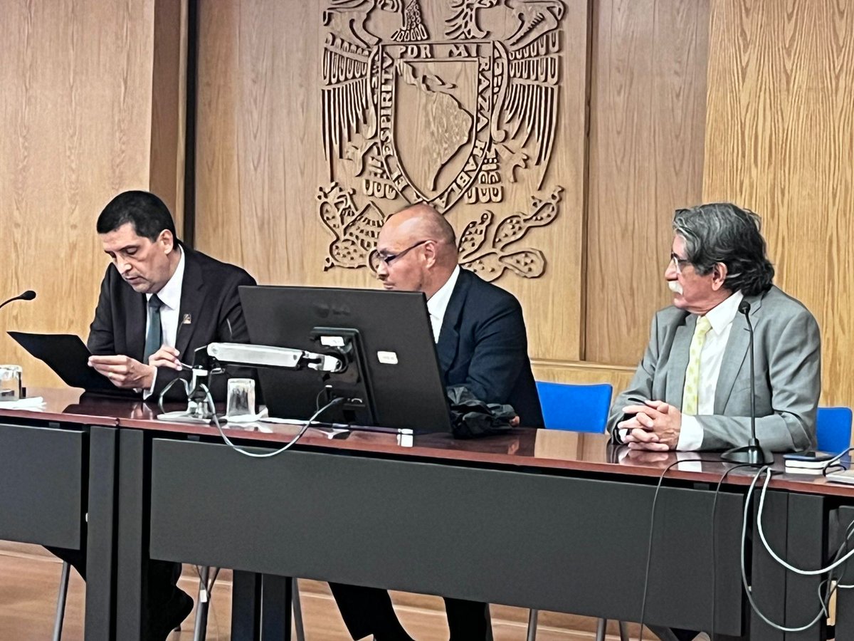 HumanidadesUNAM's tweet photo. "El Dr. José Gasca cumple ampliamente con las características que se requieren para coordinar uno de los programas más antiguos del Subsistema de Humanidades: el @PUEC_UNAM".
Así lo mencionó @leyvapato en la ceremonia de designación del nuevo director del #PUEC. https://t.co/jvdU2NBUeo