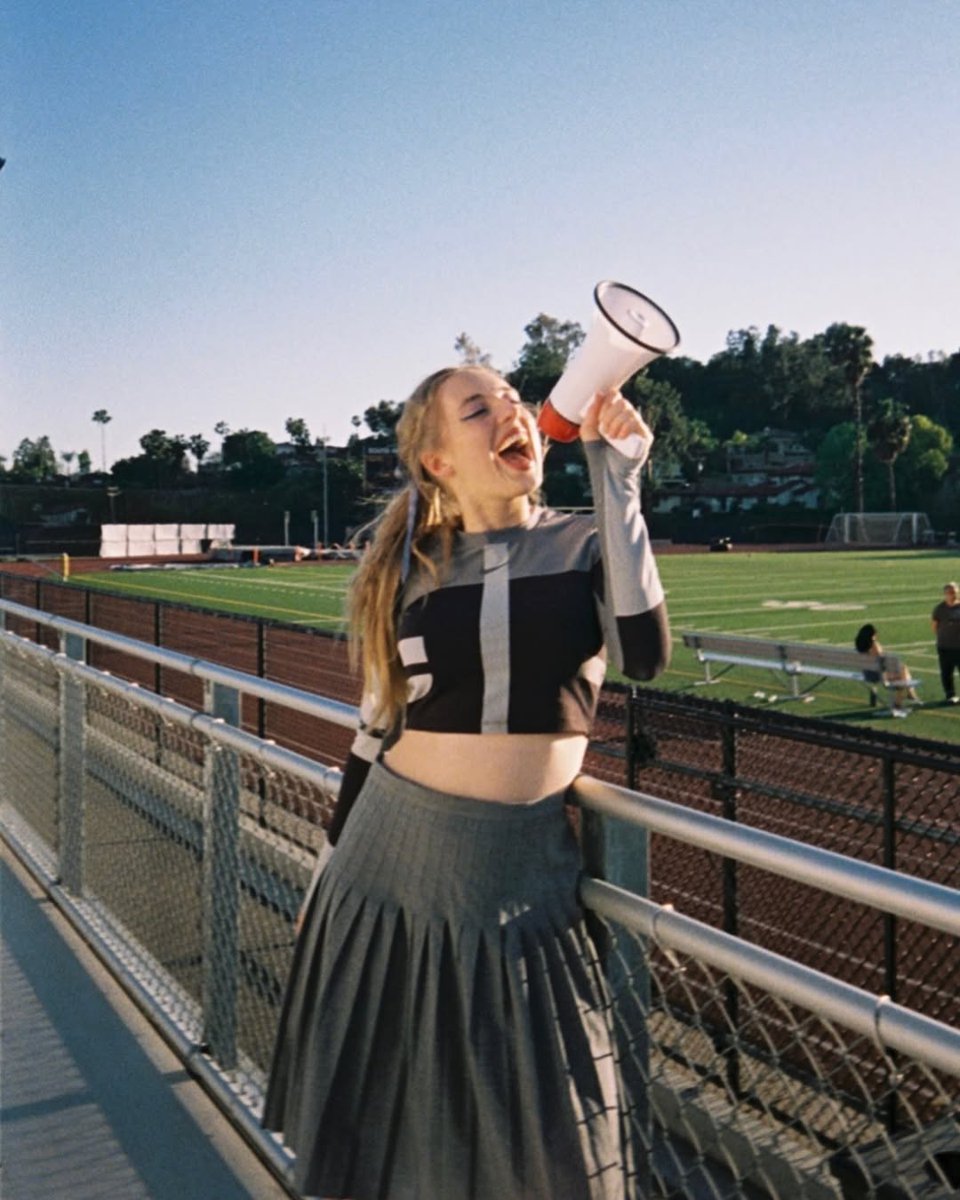 Attn RACERS 📢 we made a <a href="/discord/">Discord</a> server! excited for chaotic chats about music and life and to be able to share lots of things. we’ll be going live to chat and play some unreleased music at the end of the week so come hang with us 🫶xx

discord.com/invite/QX46Gb7…