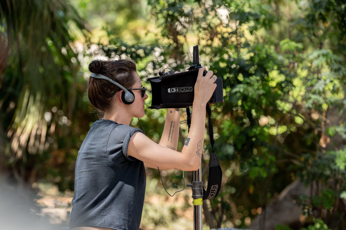 Sobre os próximos projetos como diretora: 

“Minha esposa e eu escrevemos o primeiro rascunho de algo que temos os direitos. Também estou escrevendo algo sozinha. É um filme menor e mais contido sobre três pessoas que são muito próximas, mas habitam realidades diferentes.”
