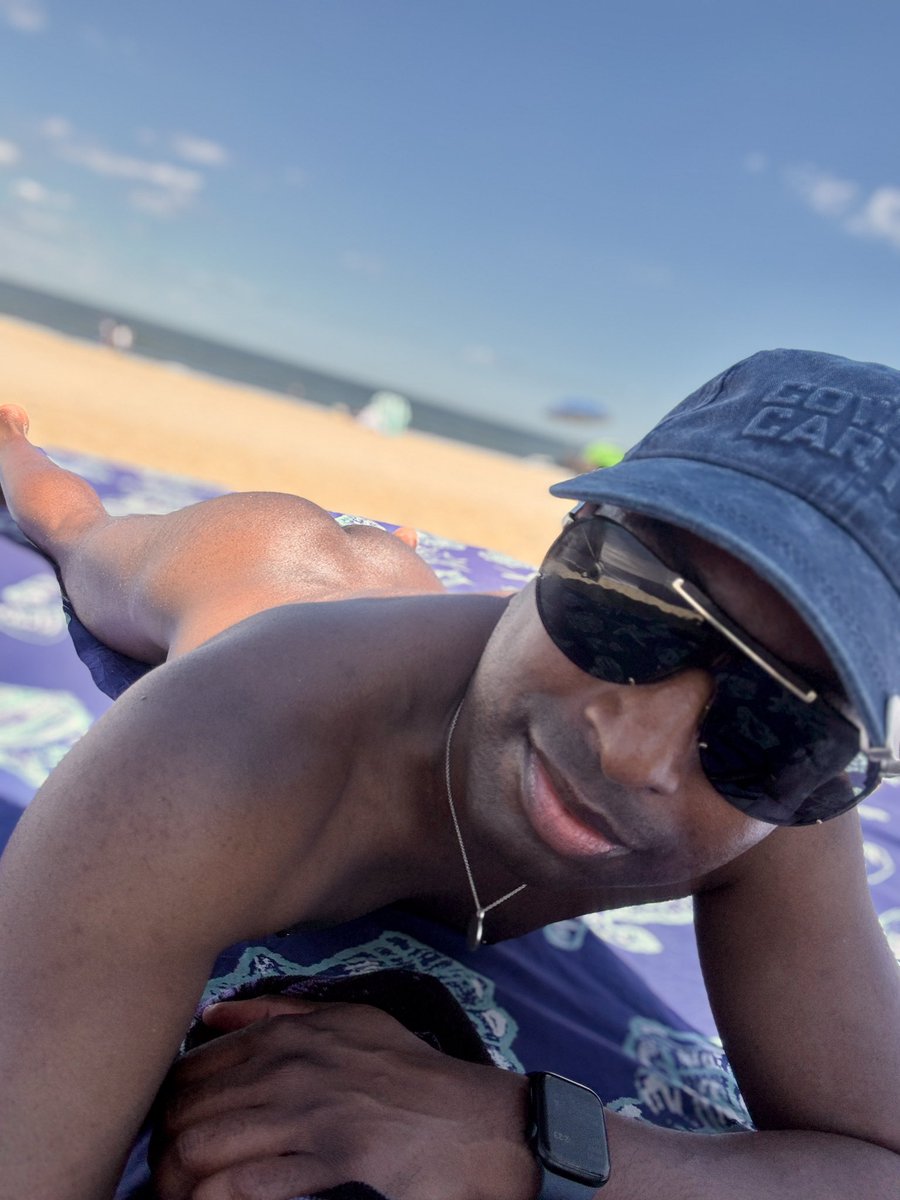 Donavan_Acheron's tweet image. Wish I could live at the nude beach 💙🤍