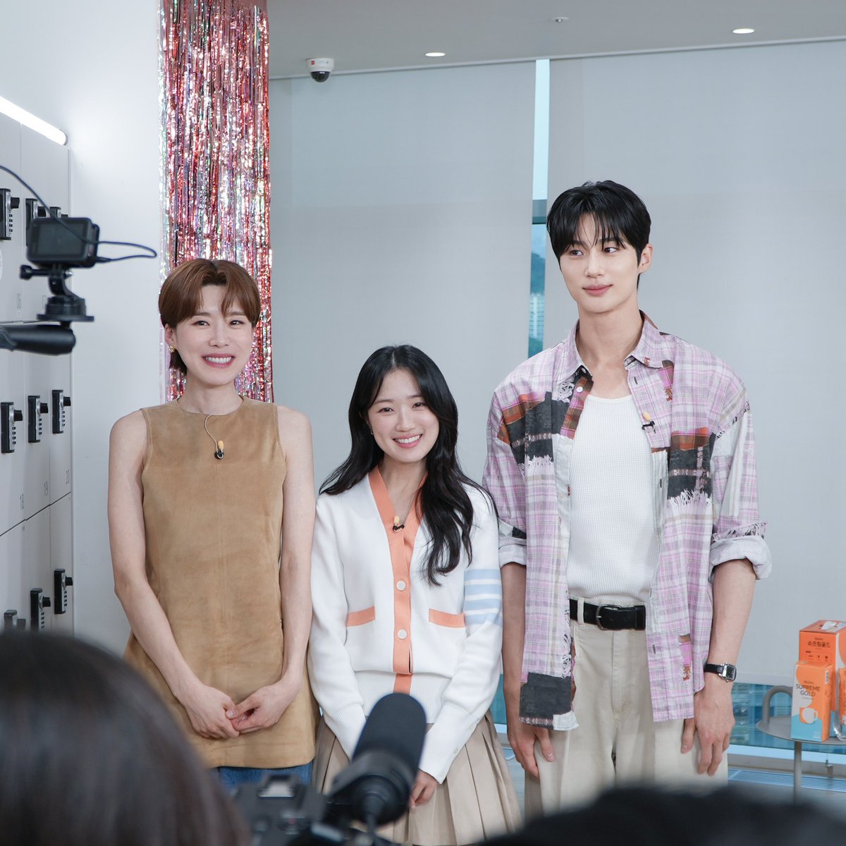 Blueside101's tweet photo. Happy 1st Anniversary to Byeon Wooseok appearance in Salon Drip, he guested with Kim Hyeyoon for #LovelyRunner.

Trivia : Their episode is still unbeatable winner for ‘The Most Watched Video’ in Teo- official channel even after 1 year airing with 17M views and counting 🫡 https://t.co/jsy6h0v9E1