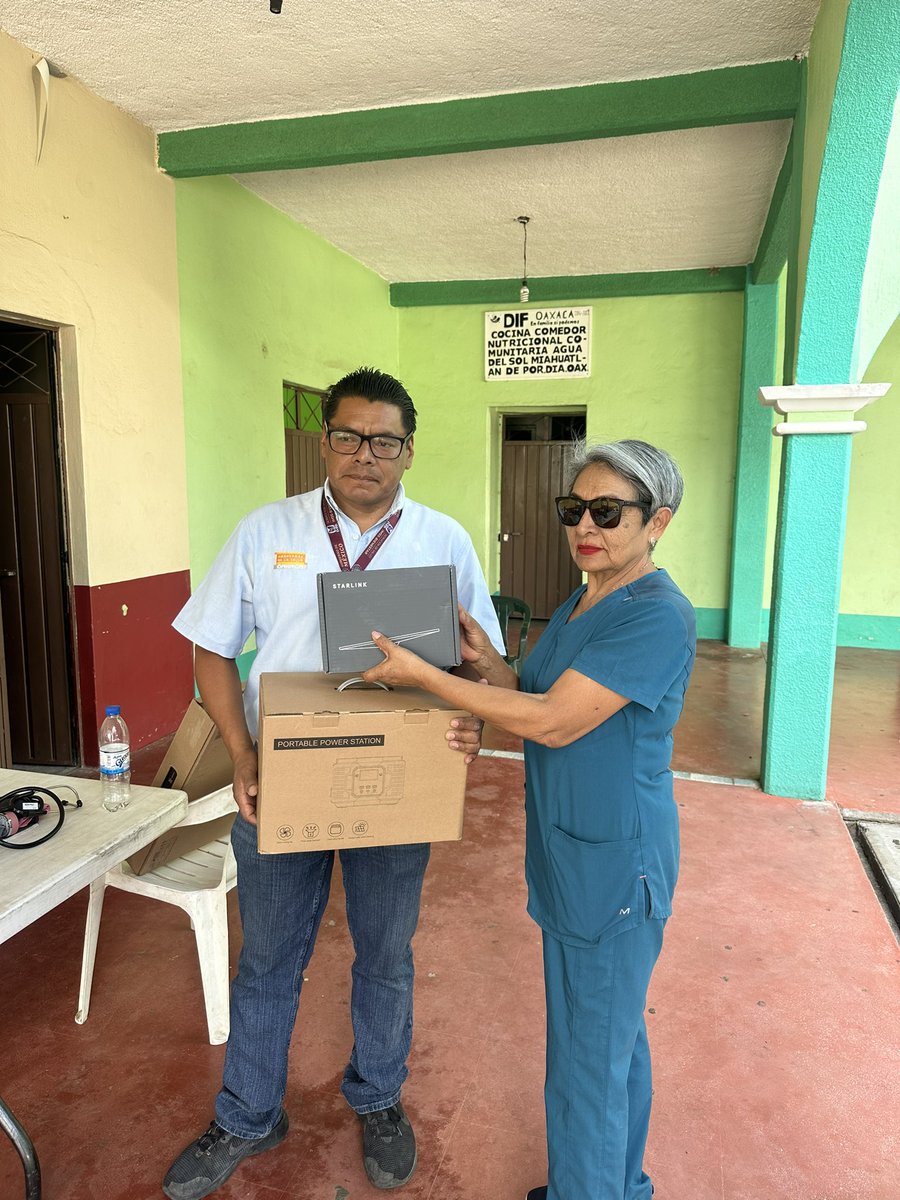 19_labs's tweet image. Another wonderful day in the field! Today, we visited Agua del Sol (pop. 840), where an advanced caravan has been visiting for 3 days. 🩺🇲🇽

Already equipped with general medicine and dental consults, they now also have a fully functioning telemedicine set up thanks to #Starlink