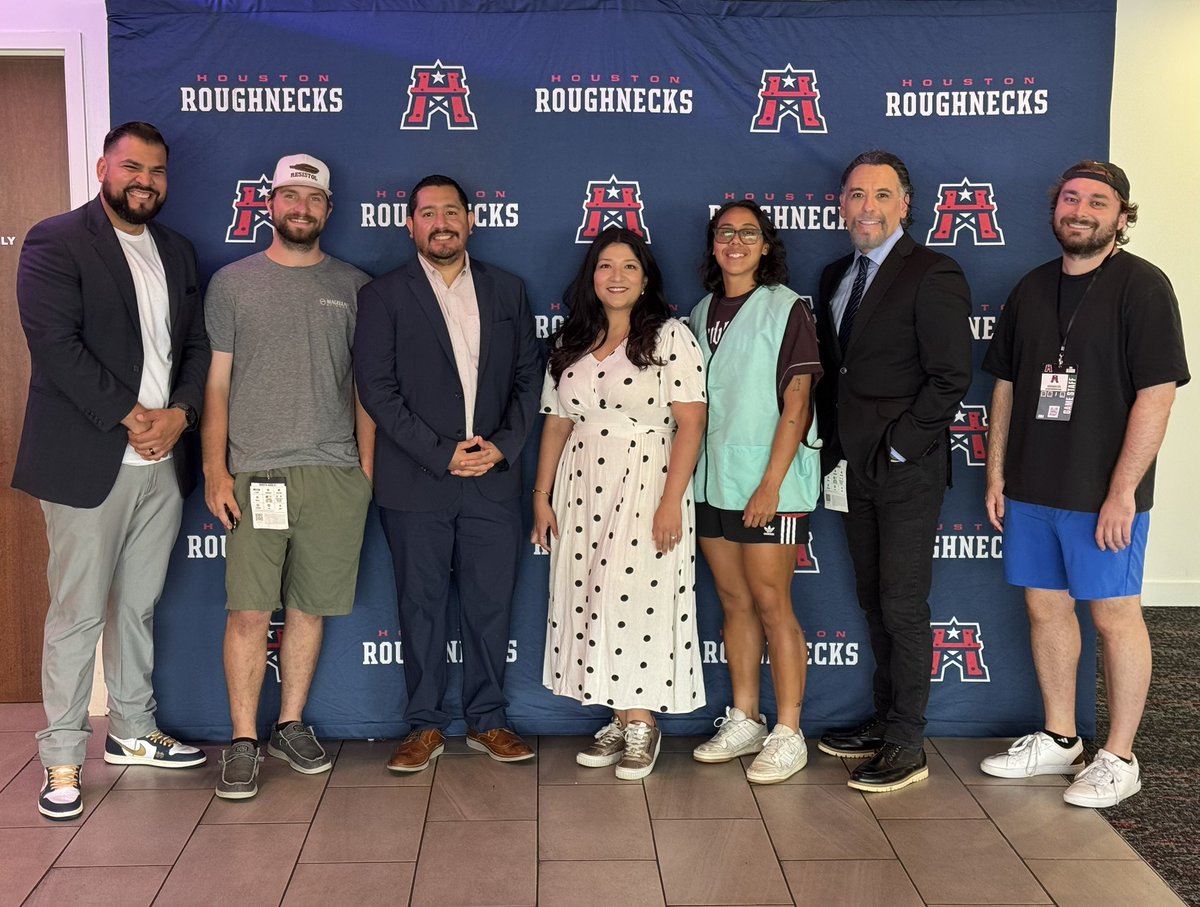 Alex R Parra (@alexrparra) on Twitter photo Grateful and proud of our <a href="/PTSMediaSports/">PTS Media</a> <a href="/deportesnation/">Deportes Nation</a> team, who continue to set a high standard. Agradecido por ser parte de un gran equipo, una vez más pioneros en producciones de la <a href="/TheUFL/">United Football League</a> <a href="/XFLRoughnecks/">Houston Roughnecks</a> Vamos Roughnecks! #UFLenEspañol #LosRoughnecks Grateful and proud of our <a href="/PTSMediaSports/">PTS Media</a> <a href="/deportesnation/">Deportes Nation</a> team, who continue to set a high standard. Agradecido por ser parte de un gran equipo, una vez más pioneros en producciones de la <a href="/TheUFL/">United Football League</a> <a href="/XFLRoughnecks/">Houston Roughnecks</a> Vamos Roughnecks! #UFLenEspañol #LosRoughnecks