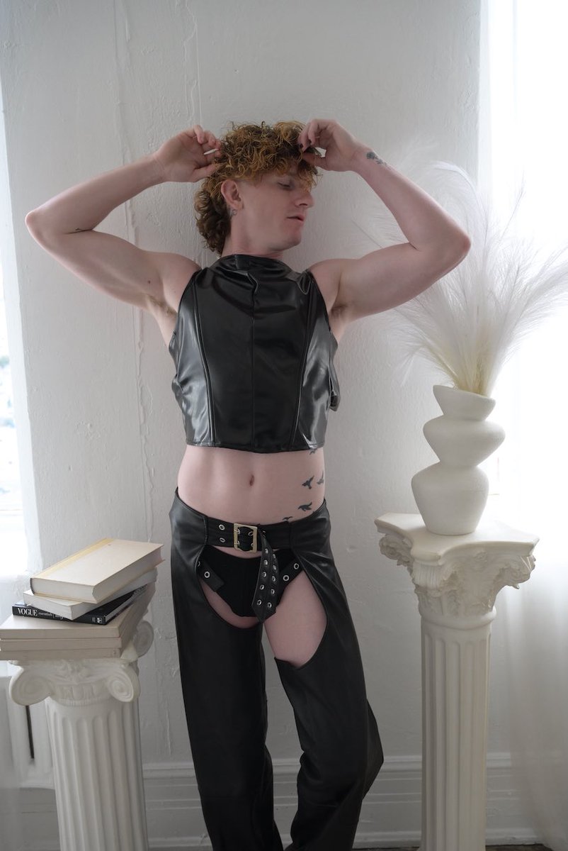 Paint me like one of your French models

Onlyfans.com/Maxedlorde